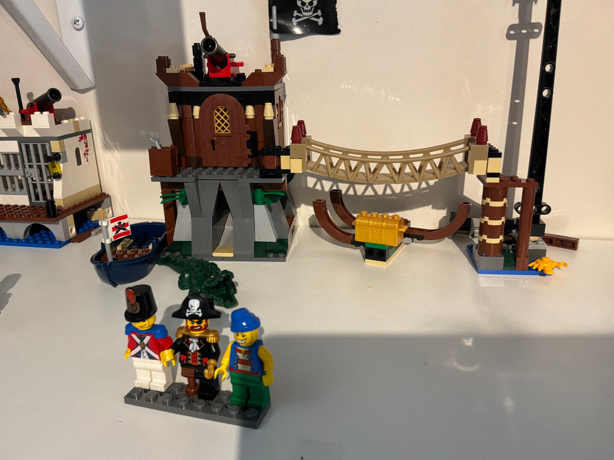 6253 | Pirates | Shipwreck Hideout | As Is